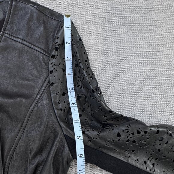 Hinge Womens Motorcycle Jacket Black Leather Full Zip Laser Cut Lined Size M NWT - Picture 15 of 16